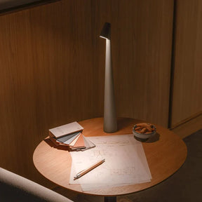 Minimalistisk Beam Bordlampe